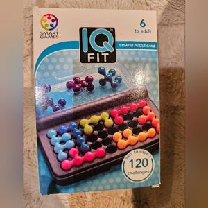 IQ Fit Puzzle Game - Smart GAMES